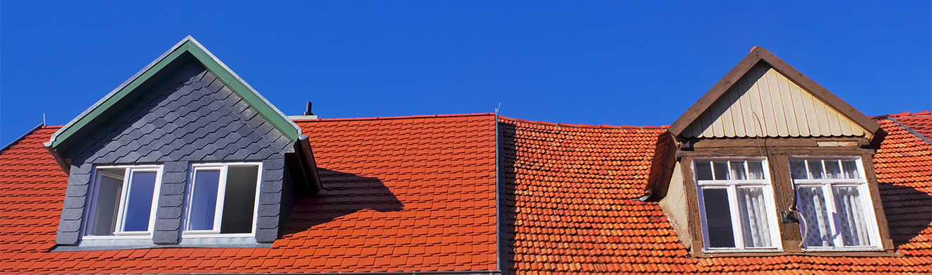 Fachwerkhäuser mit sanierten Dächern in Mainz zeigen typische Ergebnisse einer professionellen Dachsanierung im historischen Stadtbild.