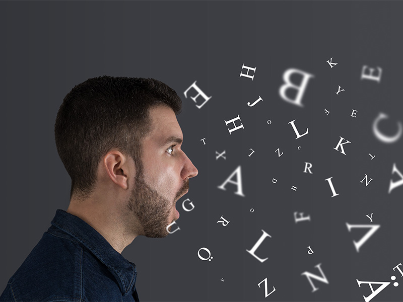 Buchstaben fliegen aus Mund symbolisch für Sprachstörung, Kommunikation und Sprechprobleme bei Betroffenen in Mainz. 